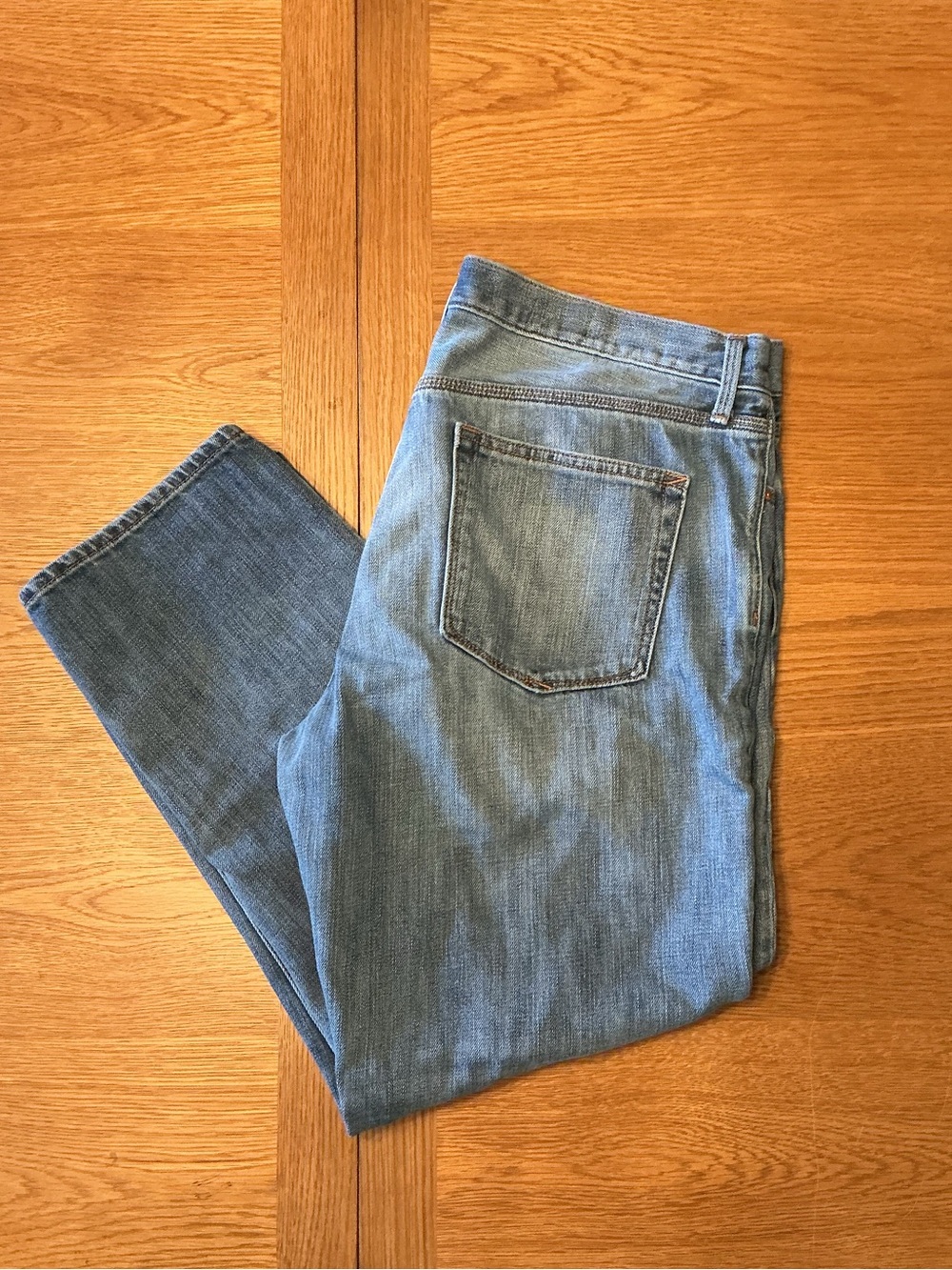 Gap Women’s Light-Wash Distressed Cropped Denim Jeans Size 32r
